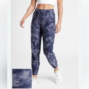 Athleta Farallon Jogger Pants Medieval Violet Tie Dye Pockets Size 2 Travel